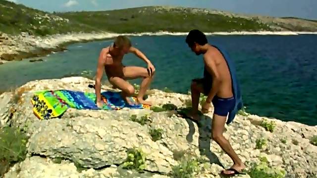 Twinks have outdoor sex by the water