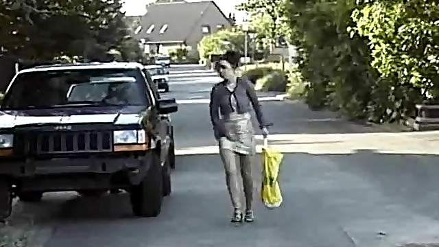 Dirty brunette slut who like to pee