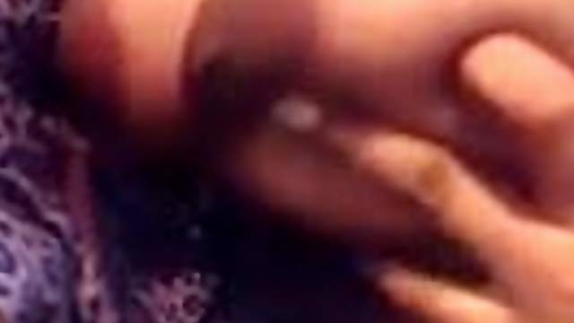 Sri Lankan girl staged an exhibition of beautiful boobs