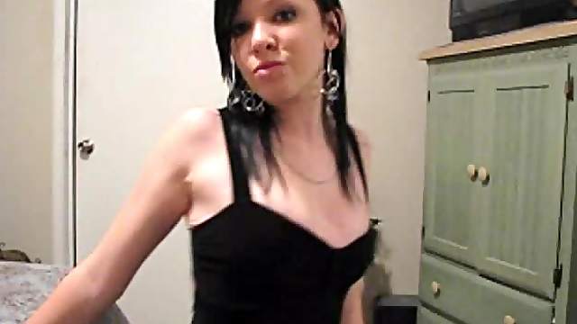 Rylie Shows Her Amazing Ass In Amateur Video