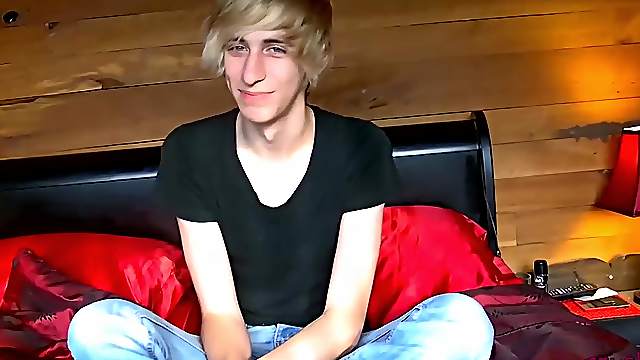 Twink cheating on his boyfriend instead of a birthday gift
