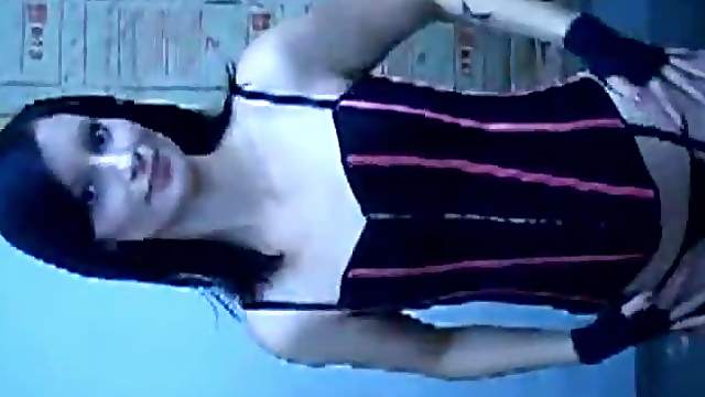 Sexy Brunette Gives An Incredible Blowjob In Homemade Video