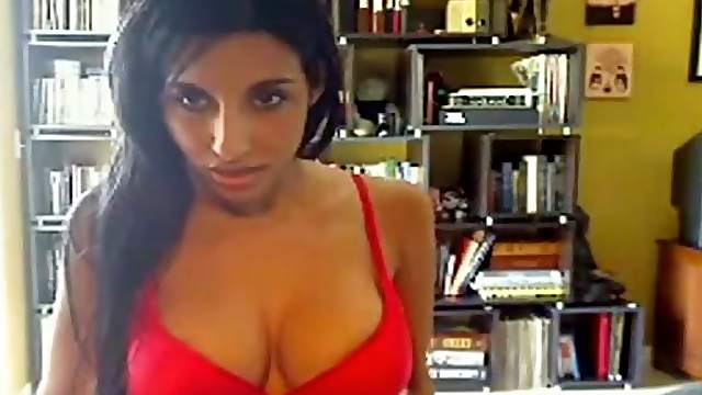 fake tits latina masturbates on webcam video