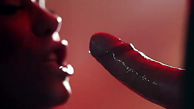 Cathy Heaven and Megan Coxxx know how to seduce horny lovers
