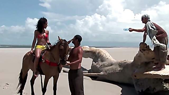 Druuna Diva loves getting fucked in the butt, but going to the beach..