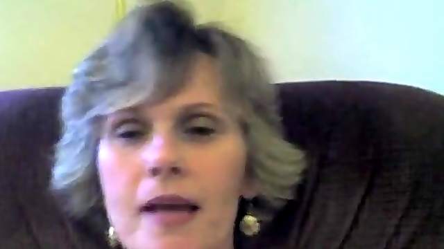 Beautiful granny gets naked and sucks dick