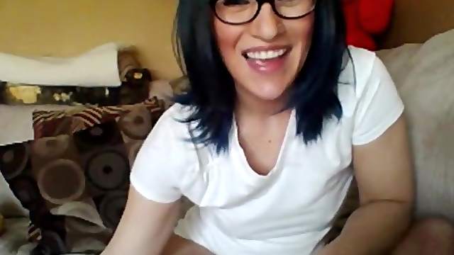 Camslut ellie squirts on the towel