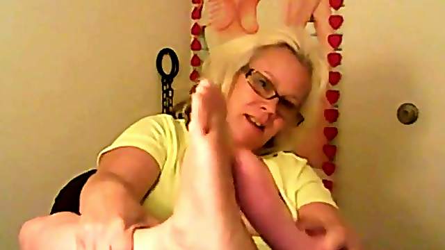 Platinum Blonde Anglo-Nordic MILF Big Western Feet JOI