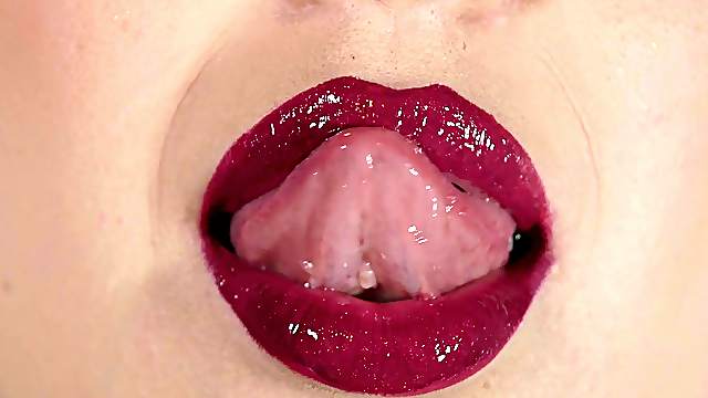 Solo sweetie Jenna Sativa needs to moan while she fingers herself