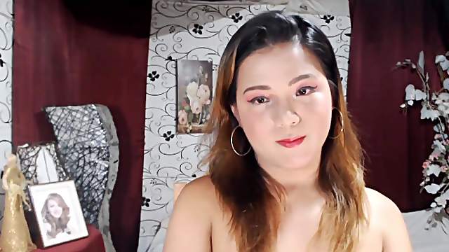 Pretty Tranny Jerking Hard Her Dick
