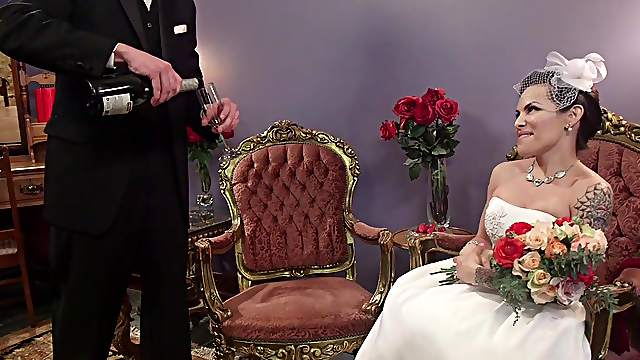 Future bride tranny TS Foxxy enjoys fuck with a stranger on the bed