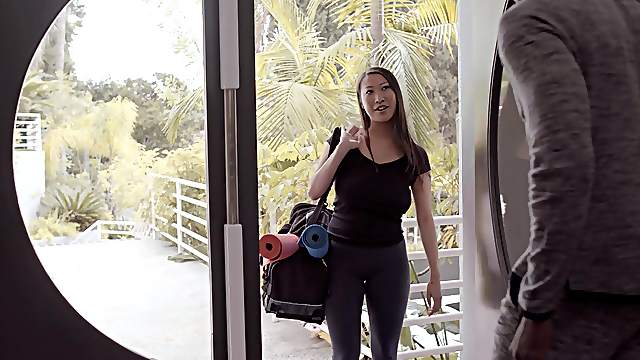 tit job and a blowjob besides massage are very welcome for Sharon Lee
