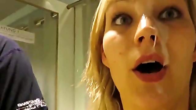 Geile milf gets Milf wird in Public Umkleideraum facialized