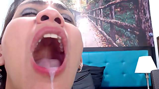 Dreamy Colombian Girlfriend Gets Cum Shot On Her Mouth