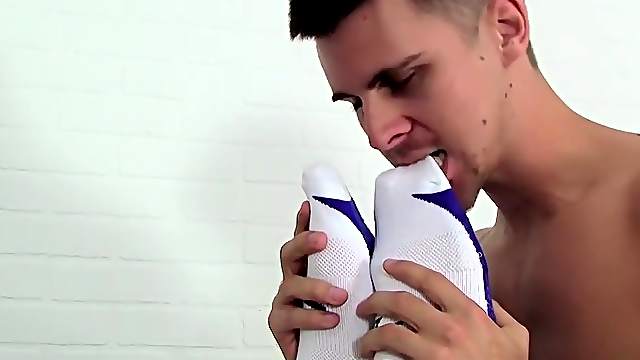 Gay Rod Daily enjoys foot fetish with his handsome gay friend