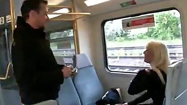 Öffentlichkeit Blasen und Gesichts - cumwalk in Zug (Deutsch)