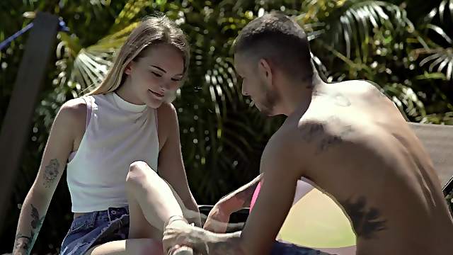 Outside sex and a blowjob is amazing experience with horny Dani Lynn