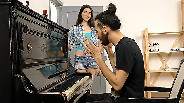 Kamilla sucks her boyfriend's strong boner before he destroys her cunt