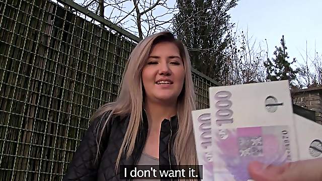 After a blowjob Lee Anne sits on a stranger's hard cock in the car