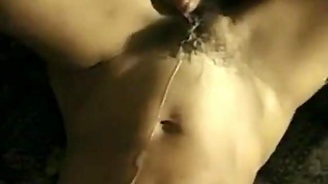 Frau bekommt große Last auf ihrer haarigen huge pussy Muschi (von edquiss)