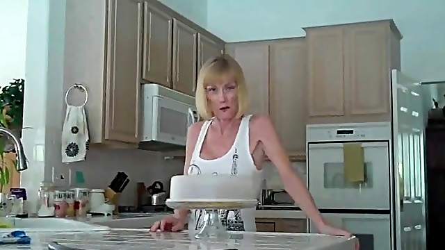 Blowjob And Cumshot From Sexy Amateur Granny Swinger