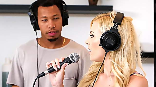 Amateur singer Summer Day replaces a microphone with a dick