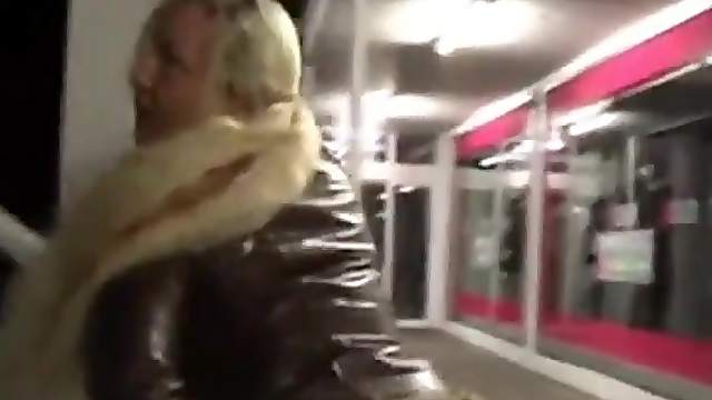 Deutsch POV Schlampe saugt meinen Schwanz