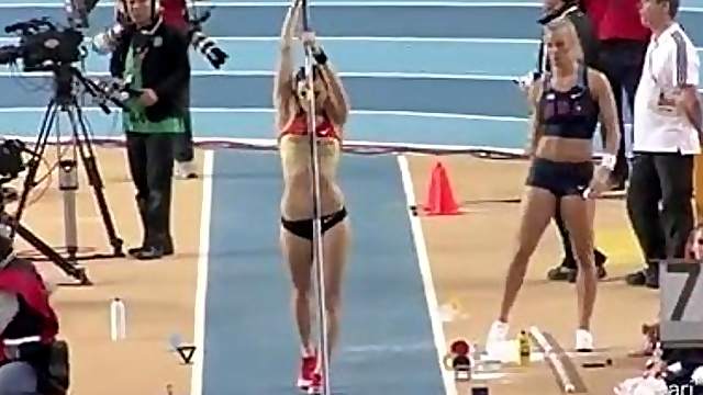 Kristina Gadschiew jumps