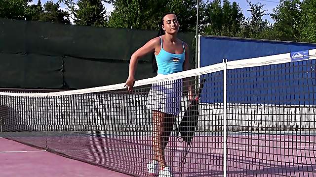 Tennis player Ana Rose got horny during the practice and masturbates