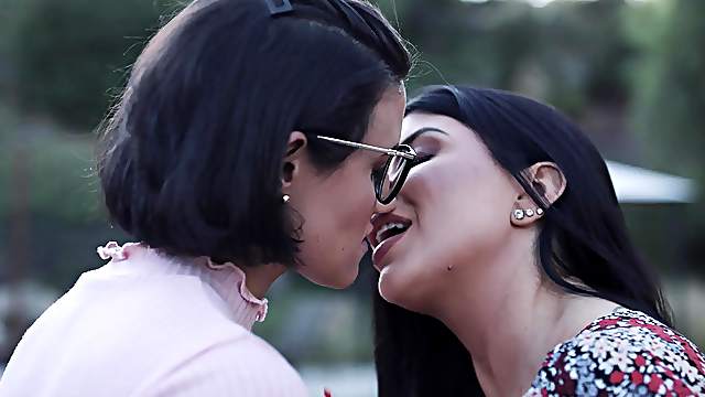 Romi Rain and Penny Barber love to kiss and eat pussy all day long