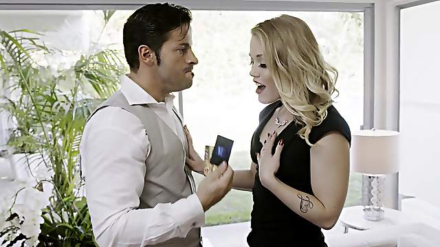 Morning sex makes stunning wife Ash Hollywood happy all day