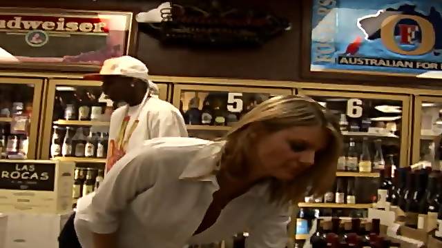 Bored Housewife Goes Full On BBC To Feel Arousement