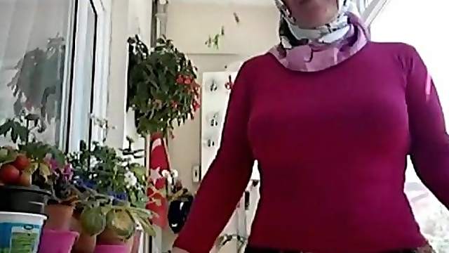 Turkish granny in amateur video