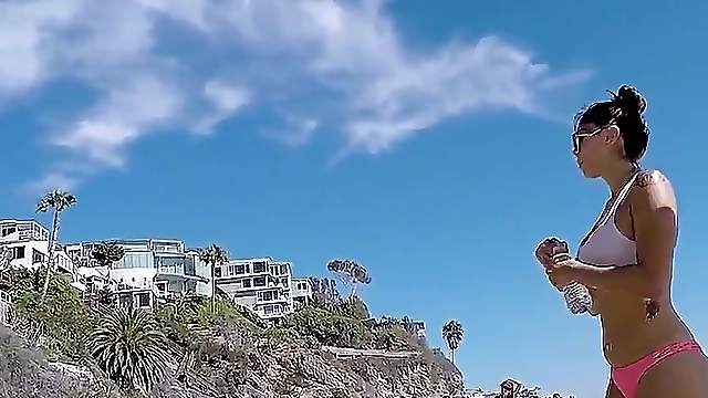Schönes Höschen Deutsch Big Ass, wenn Sie an den Strand gehen