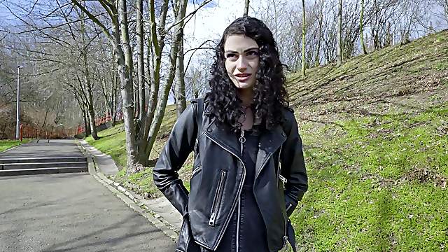 Amateur brunette Lydia Black takes money to have sex in outdoors