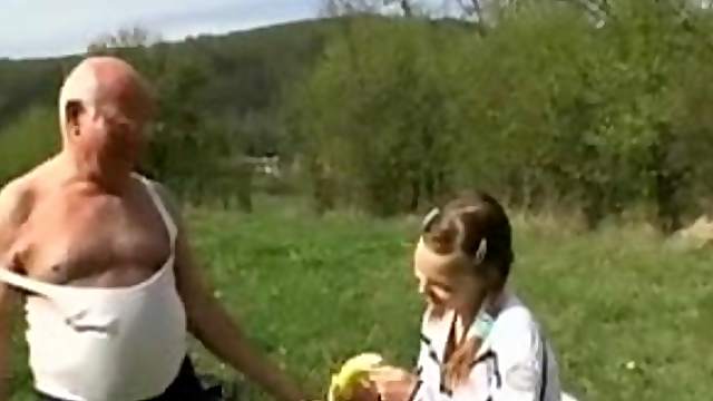 Old pervert fucked teen with pigtails on a hike