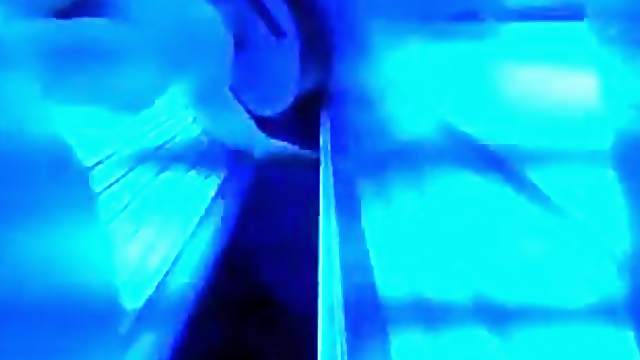 Voyeur in solarium