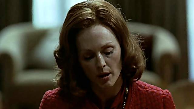 Julianne Moore in erotic scene