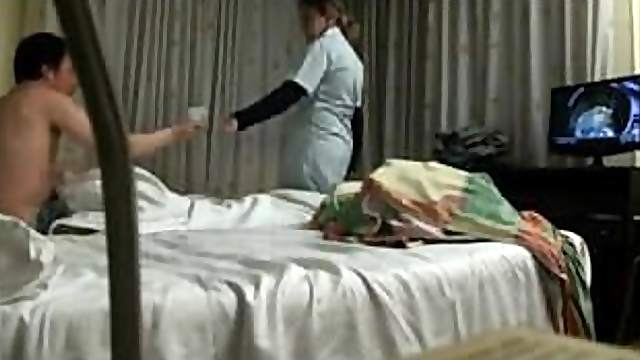Hotel maid sucked for cash