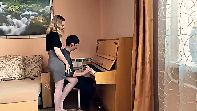 The piano teacher seduced the student