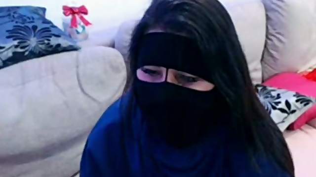 Chubby MILF in hijab masturbates on webcam