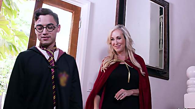 Wild FFM threesome with blondes Brandi Love and Kenzie Reeves