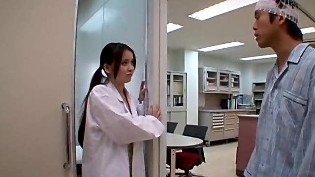 Messy facial ending for gorgeous Anna Natsuki after giving a BJ