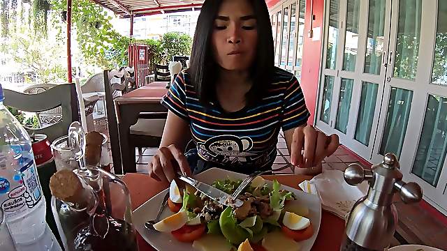 Amateur Thai teen is really bad at minigolf but good at sex