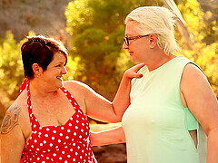 Horny mature lesbos kissing - Morgana Muses & Cassandra Sie