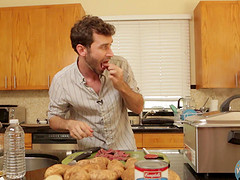 Food fetish video of a good looking dude making nice dinner