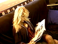 Horny MILF spreads legs to be fucked balls deep - retro video