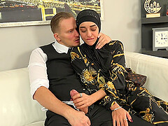 Sweet woman in hijab tried on salesman's dick instead of new clothes