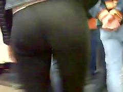 Slim chick wearing legging gets caught on voyeur's cam