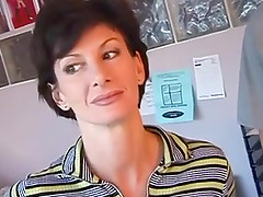 Short-haired brunette milf shows her cock-sucking skills